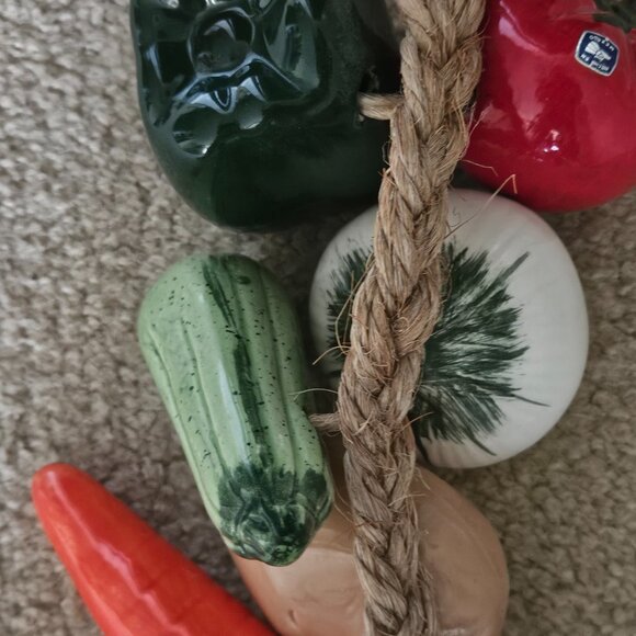 VINTAGE HANDPAINTED MEXICAN CERAMIC HANGING VEGETABLES VGGIES DECOR DISPLAY ART - Picture 4 of 9